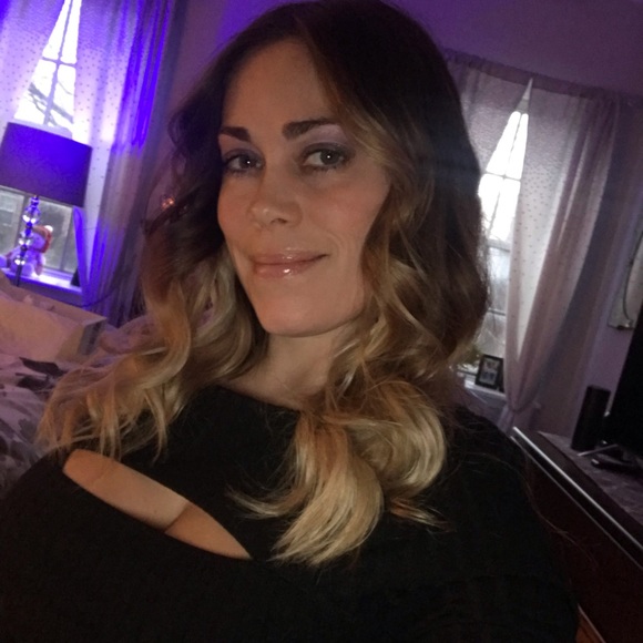 Meet your Posher, Nicole - Picture 1 of 1